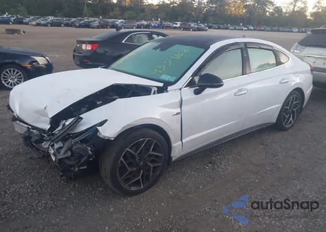 2021 Hyundai Sonata N Line z USA, uszkodzony, nr VIN 5NPEK4JC5MH129537